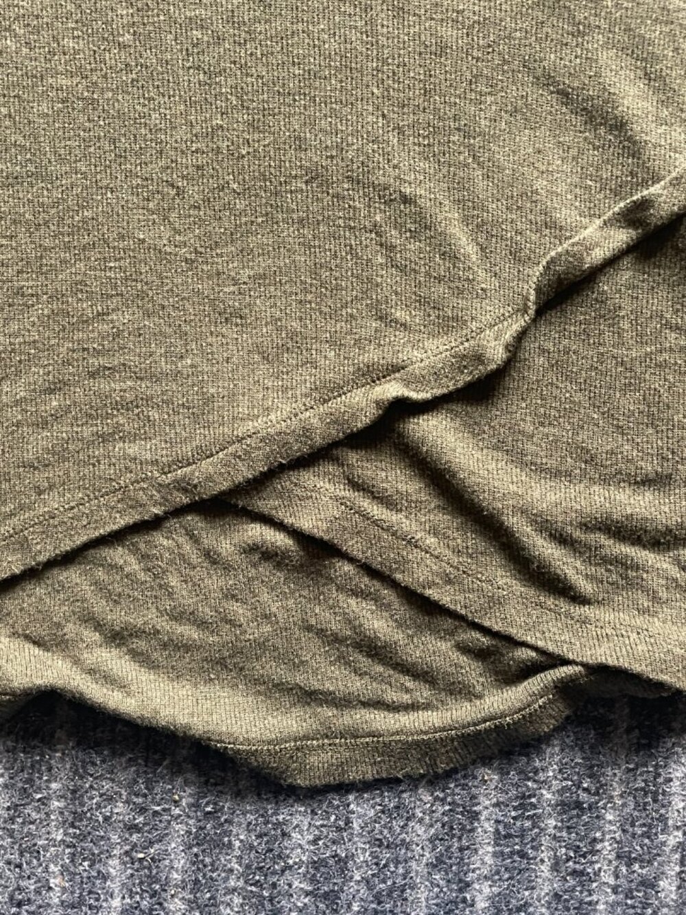 NEIMAN MARCUS Olive Green Cut-Out Sleeve Sweater Size M - Picture 5 of 8